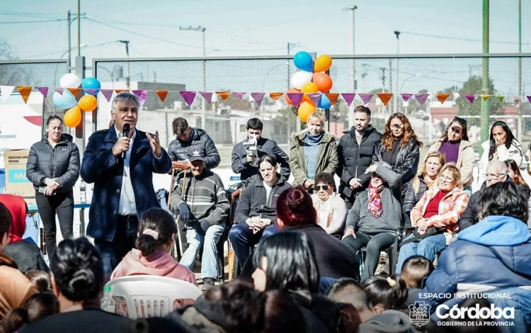 Martín Llaryora inauguró espacios comunitarios renovados en Ciudad Ampliación Cabildo