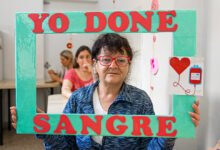 Imagen de una persona donando sangre