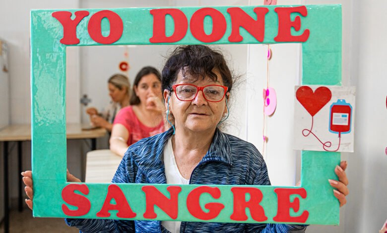 Imagen de una persona donando sangre