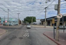 Señalización de corte total de tránsito en la avenida Santa Ana, Córdoba