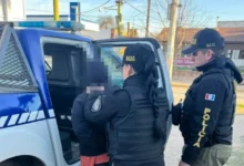 Policías realizando un operativo en la calle