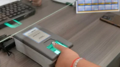 Personal del Operativo DNI atendiendo a vecinos en un barrio de Córdoba