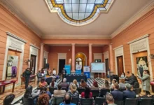 Niños y adultos participando en concursos de dibujo y cuentos para concienciar sobre el trabajo infantil