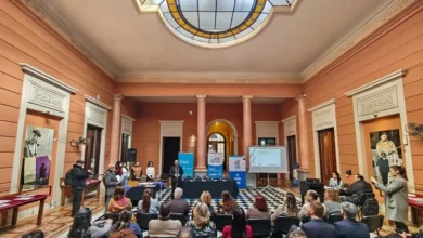Niños y adultos participando en concursos de dibujo y cuentos para concienciar sobre el trabajo infantil