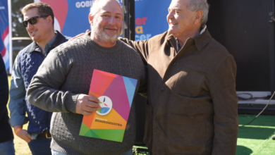 Imagen de la Expo Laboulaye con productores y autoridades provinciales
