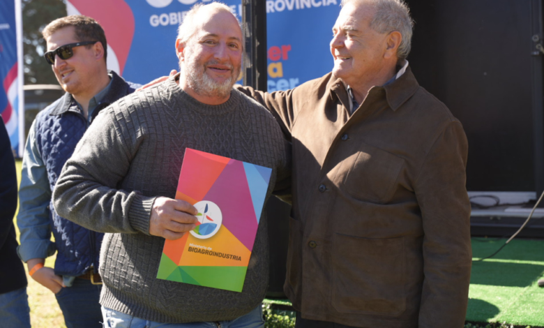 Imagen de la Expo Laboulaye con productores y autoridades provinciales