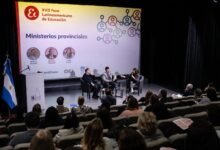 Imagen del Ministro de Educación de Córdoba, Horacio Ferreyra, participando en el Foro Latinoamericano de Educación.