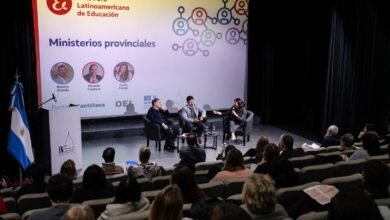 Imagen del Ministro de Educación de Córdoba, Horacio Ferreyra, participando en el Foro Latinoamericano de Educación.