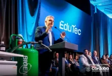 Estudiantes en una clase de educación técnica en Córdoba