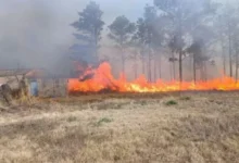 Incendio forestal en Yacanto con aviones hidrantes y helicóptero en la zona