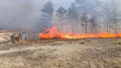 Incendio forestal en Yacanto con aviones hidrantes y helicóptero en la zona