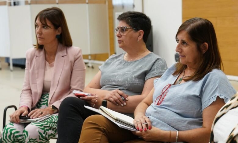 Docentes en una clase de educación financiera
