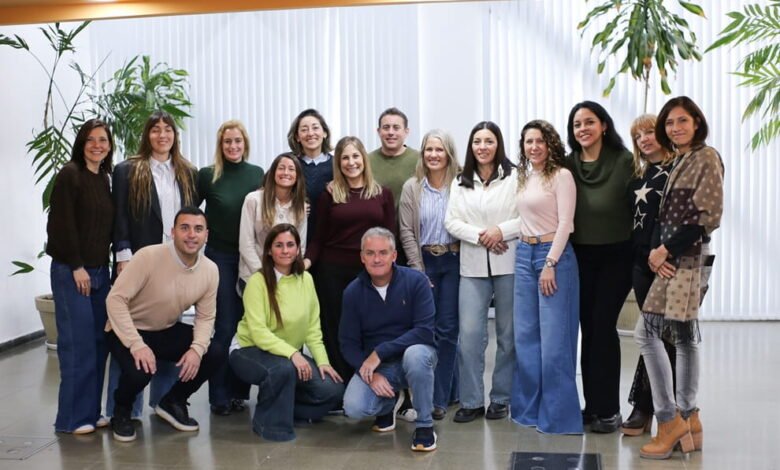 Emprendedores reunidos en una mesa de diálogo en Córdoba