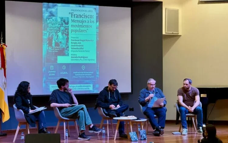 Portada del libro 'Francisco: mensajes a los movimientos populares' presentado en la Universidad Católica de Córdoba