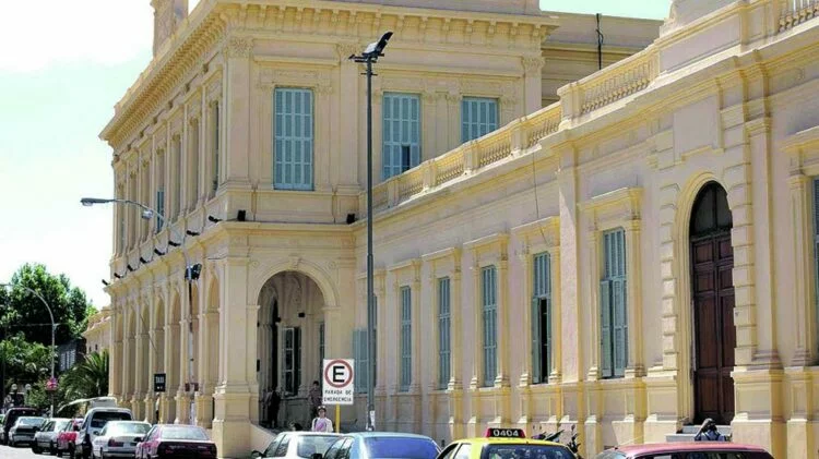 Fachada del Hospital Nacional de Clínicas en Córdoba