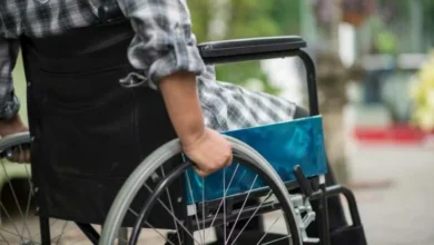 Profesionales de salud reunidos para presentar documentación de deudas pendientes del sistema de discapacidad