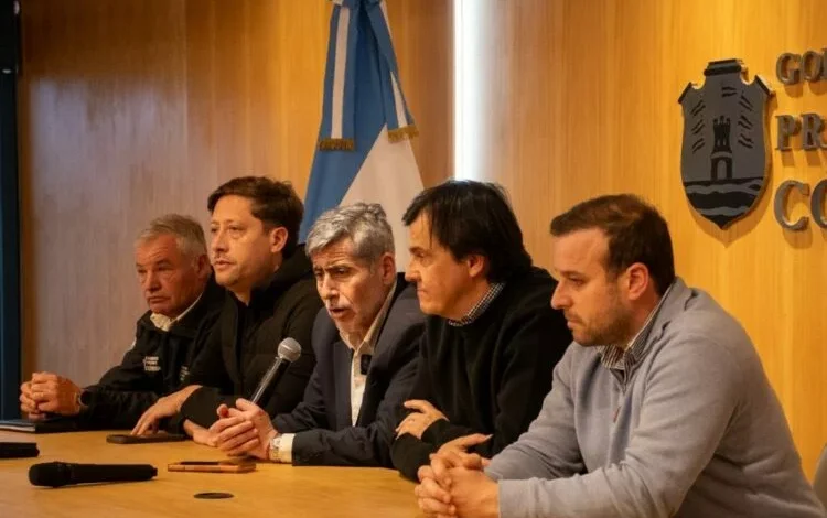 Imagen de una reunión de autoridades nacionales y provinciales para coordinar estrategias de prevención y respuesta ante El Niño