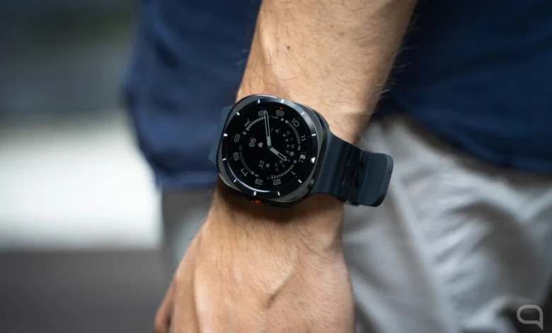 Galaxy Watch Ultra 2 mostrando la pantalla de reinicio tras error de zona horaria