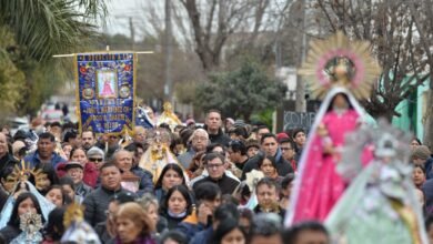 Procesión de la Virgen de Urkupiña en el barrio Villa El Libertador de Córdoba