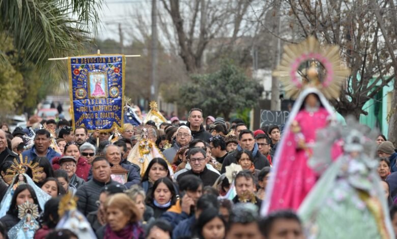 Procesión de la Virgen de Urkupiña en el barrio Villa El Libertador de Córdoba