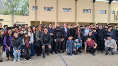 Estudiantes del IPET N.° 54 de Oncativo reciben netbooks en el marco del programa TecnoPresente