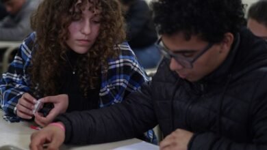 Imagen de estudiantes en un aula