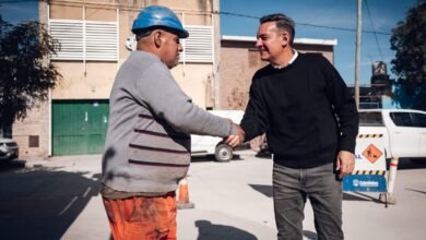 Obras de bacheo y pavimentación en Villa Páez y Alberdi