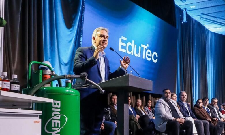 Gobernador Martín Llaryora anunciando la inversión en educación técnica