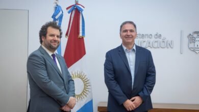 Ministro de Educación de Córdoba y cónsul general de Chile durante la reunión