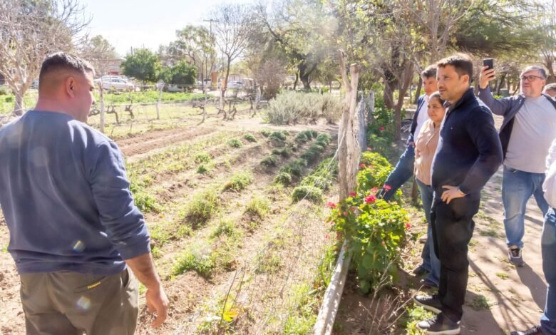 Autoridades provinciales y locales en una reunión de trabajo en Cruz del Eje
