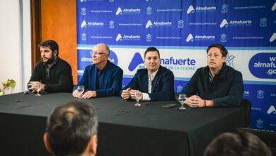 Vecinos de Almafuerte utilizando la herramienta 'Ojos en Alerta' para enviar alertas a los centros de monitoreo locales