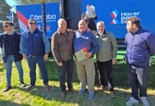 Entrega de indemnizaciones a productores agropecuarios en la Expo Laboulaye