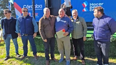 Entrega de indemnizaciones a productores agropecuarios en la Expo Laboulaye