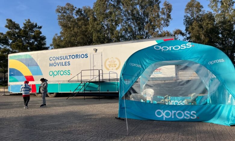 Camión Multiconsultorio de APROSS + Cerca en una comunidad cordobesa