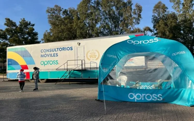 Camión Multiconsultorio de APROSS en una localidad del interior de Córdoba