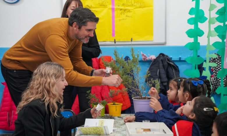 Estudiantes participando en una actividad de educación ambiental en Córdoba