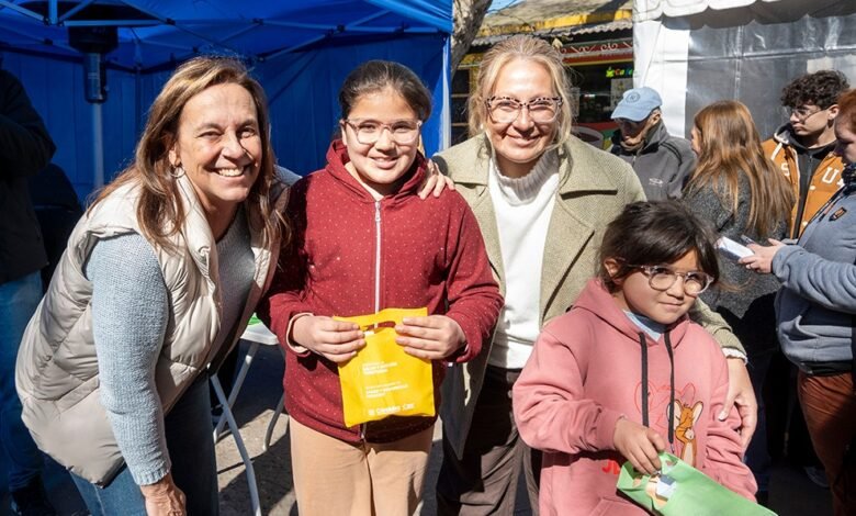 Niños y adolescentes reciben controles oftalmológicos y anteojos gratuitos en el operativo 'Ver para Ser Libres' en Córdoba