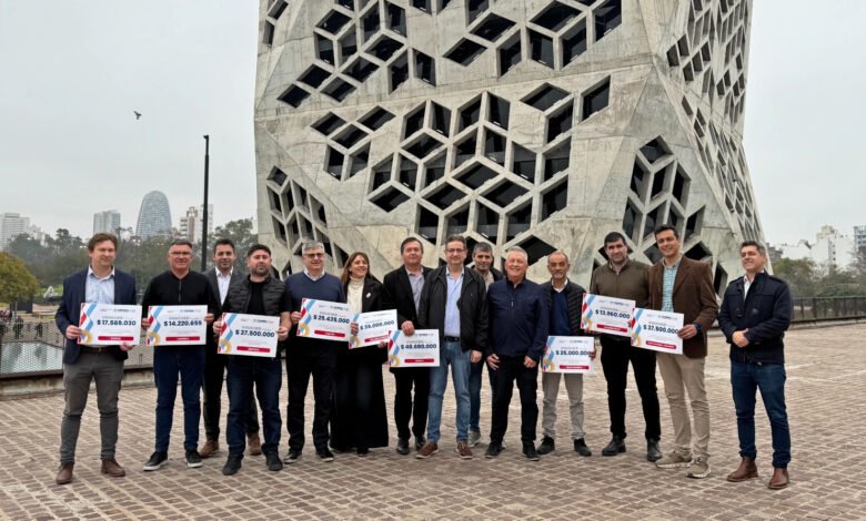 Entrega de aportes para obras de redes de gas en Córdoba
