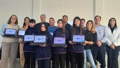 Estudiantes y docentes reciben netbooks en Tanti