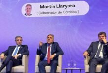 Imagen del gobernador Martín Llaryora durante su disertación en el ciclo Democracia y Desarrollo