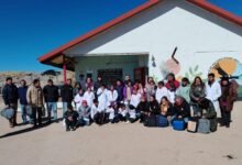 Estudiantes y docentes en una escuela de alta montaña de Córdoba