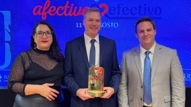Equipo de APROSS + Cerca recibiendo el Premio Afectivo-Efectivo 2026