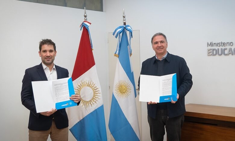 Ministro de Educación y vicerrector de la Universidad Atlántida Argentina firman convenio marco