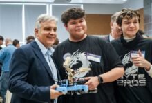 Estudiantes participando en la Copa Robótica Educabot 2026