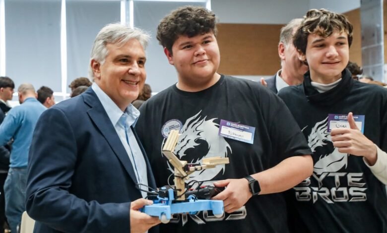 Estudiantes participando en la Copa Robótica Educabot 2026