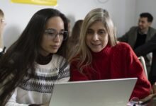 Docentes cordobeses participando en un webinar de Canva sobre inteligencia artificial
