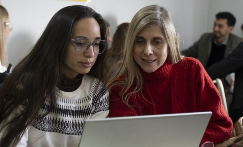 Docentes cordobeses participando en un webinar de Canva sobre inteligencia artificial