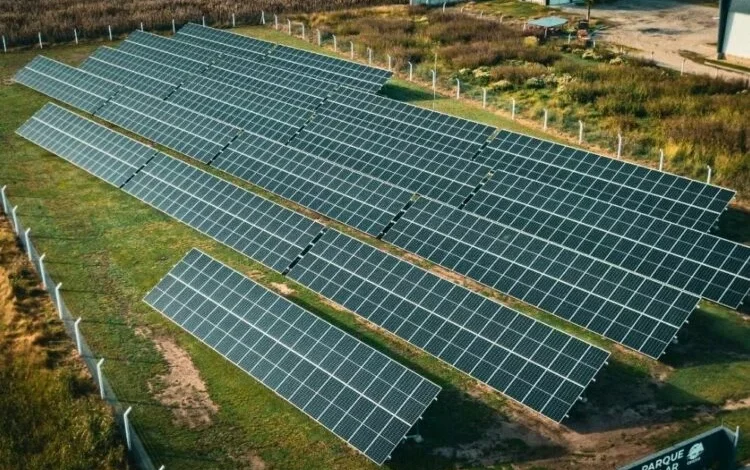 Paneles solares del Parque Solar Comunitario de Arroyo Cabral, Córdoba