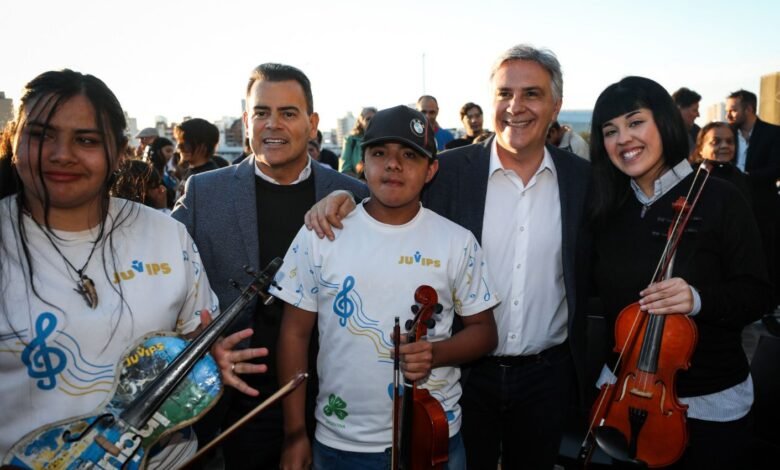 Gobernador Martín Llaryora en el encuentro con representantes de la cultura comunitaria de Córdoba