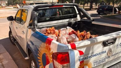 Autoridades cordobesas decomisando carne sin documentación en San Justo, Córdoba